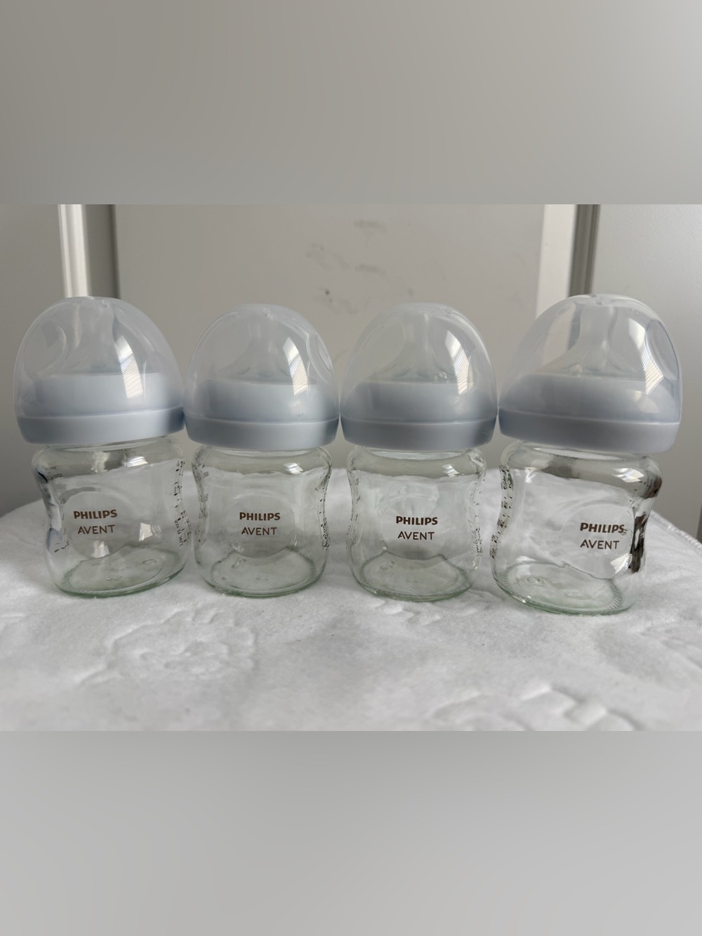 Philips Avent Anti-Colic Glass Bottle, 4 oz, pack of 4